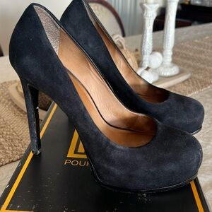 Pour La Victoire Irina black suede pumps